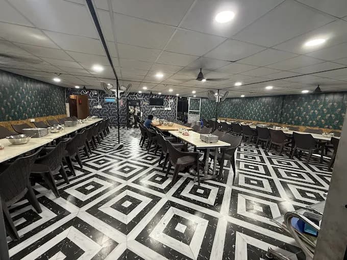Krishna PG Ghaziabad dining area showing the daily mess tiffin service